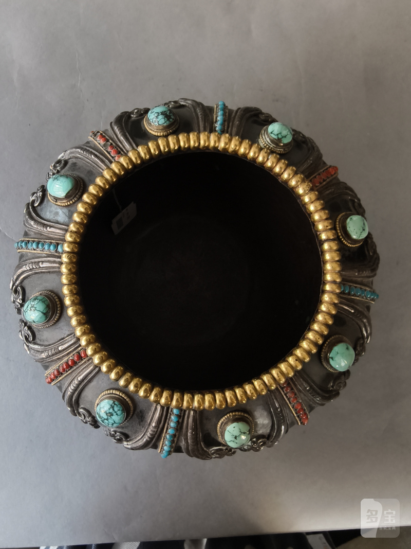 A PARCEL-GILT SILVER AND SEMI-PRECIOUS STONE INLAID METAL BOWL - 图15